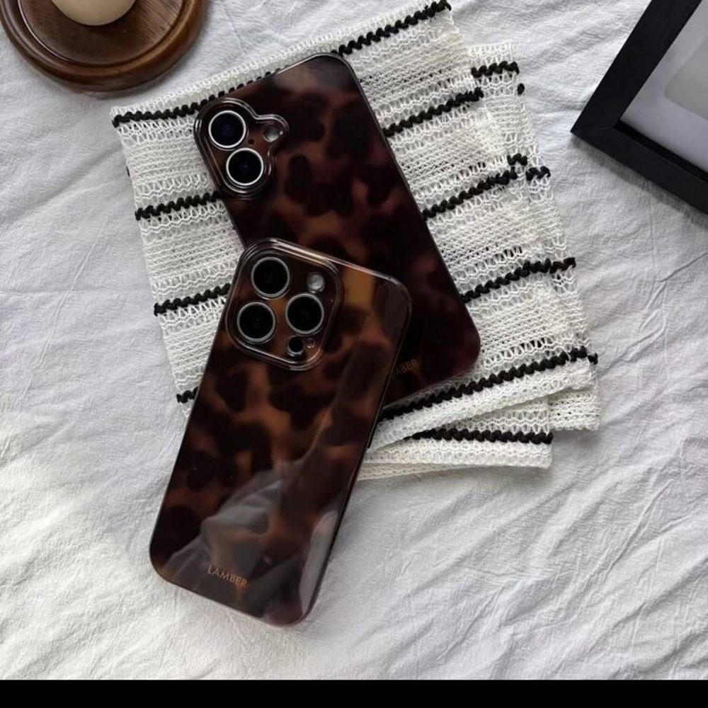 SHEIN Leopard Pattern Phone Case - Picture 2 of 3